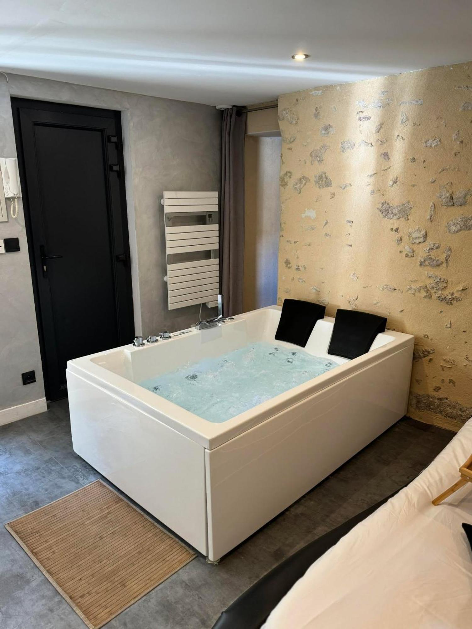 Love Queen Spa Detente Blois Bagian luar foto
